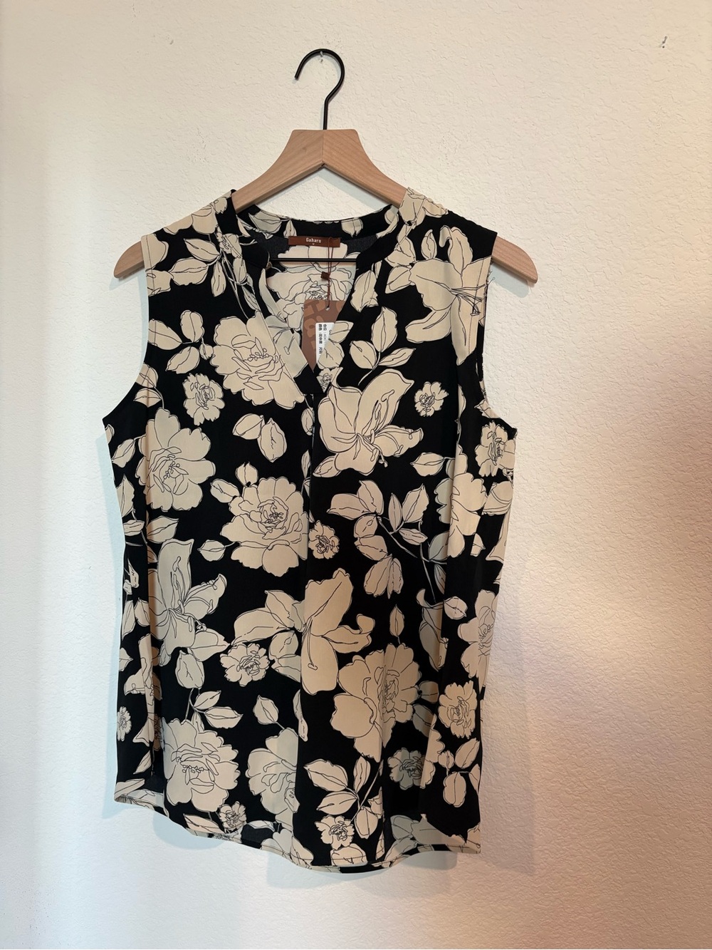 Gaharu Women’s Sleeveless Floral Blouse
